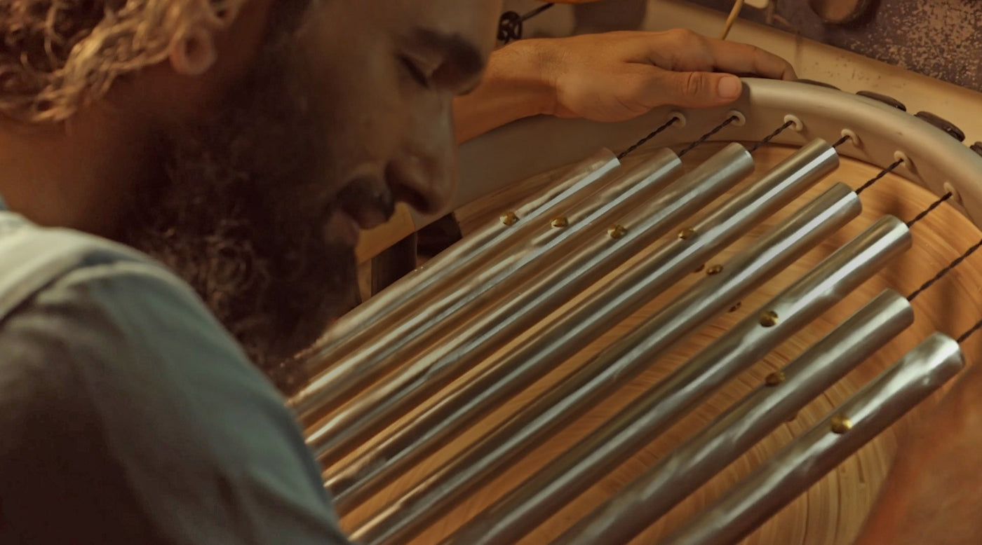 Ortal listening to Bajinn